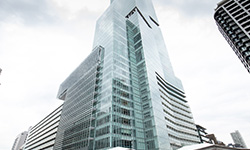 写真：ハイグレードビルのシンボルタワー